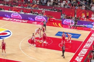 七年前的今天！周琦边线球失误 中国男篮不敌波兰
